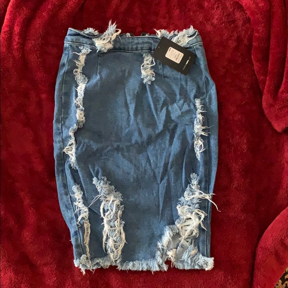 Skirt - Picture 3 of 3